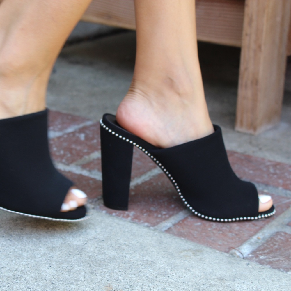 🚨LAST PAIR!//The Tess// Black studded Mule - Picture 4 of 6